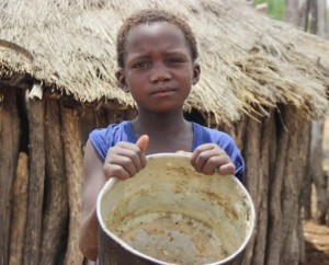 食料難のアフリカの子供